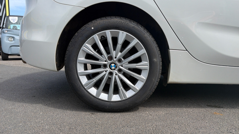 BMW 2 Series 220i Luxury 5dr DCT Petrol Hatchback